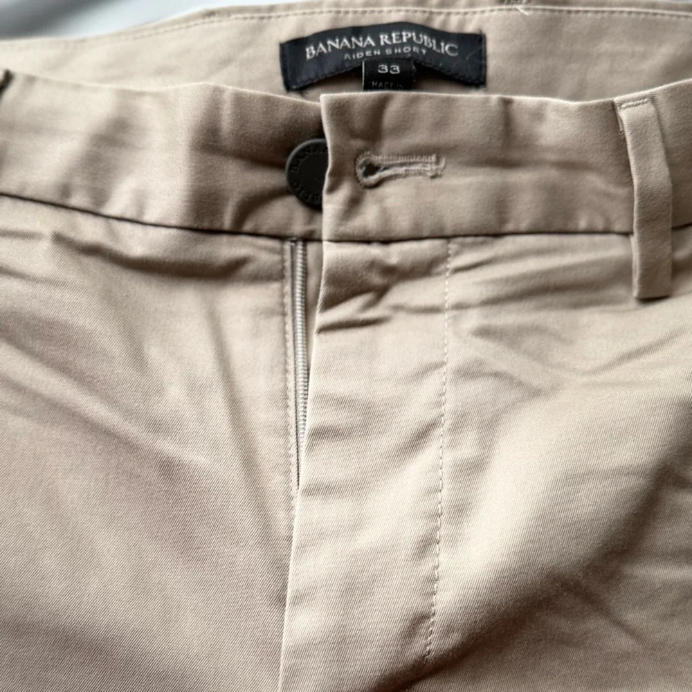 Banana Republic Men's Flat Front Shorts - Beige - Picture 1 of 3